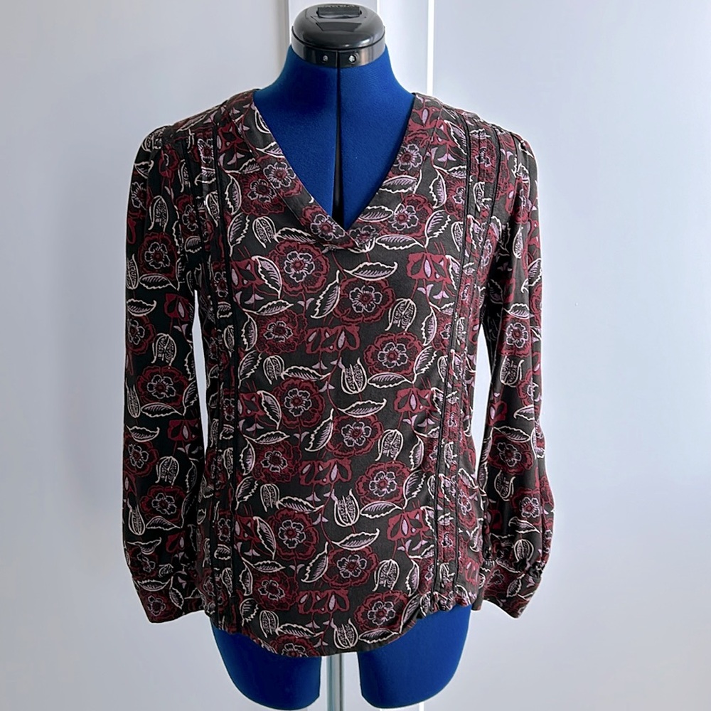 HINGE blouse, size Small, black with burgundy, lavender, and cream print